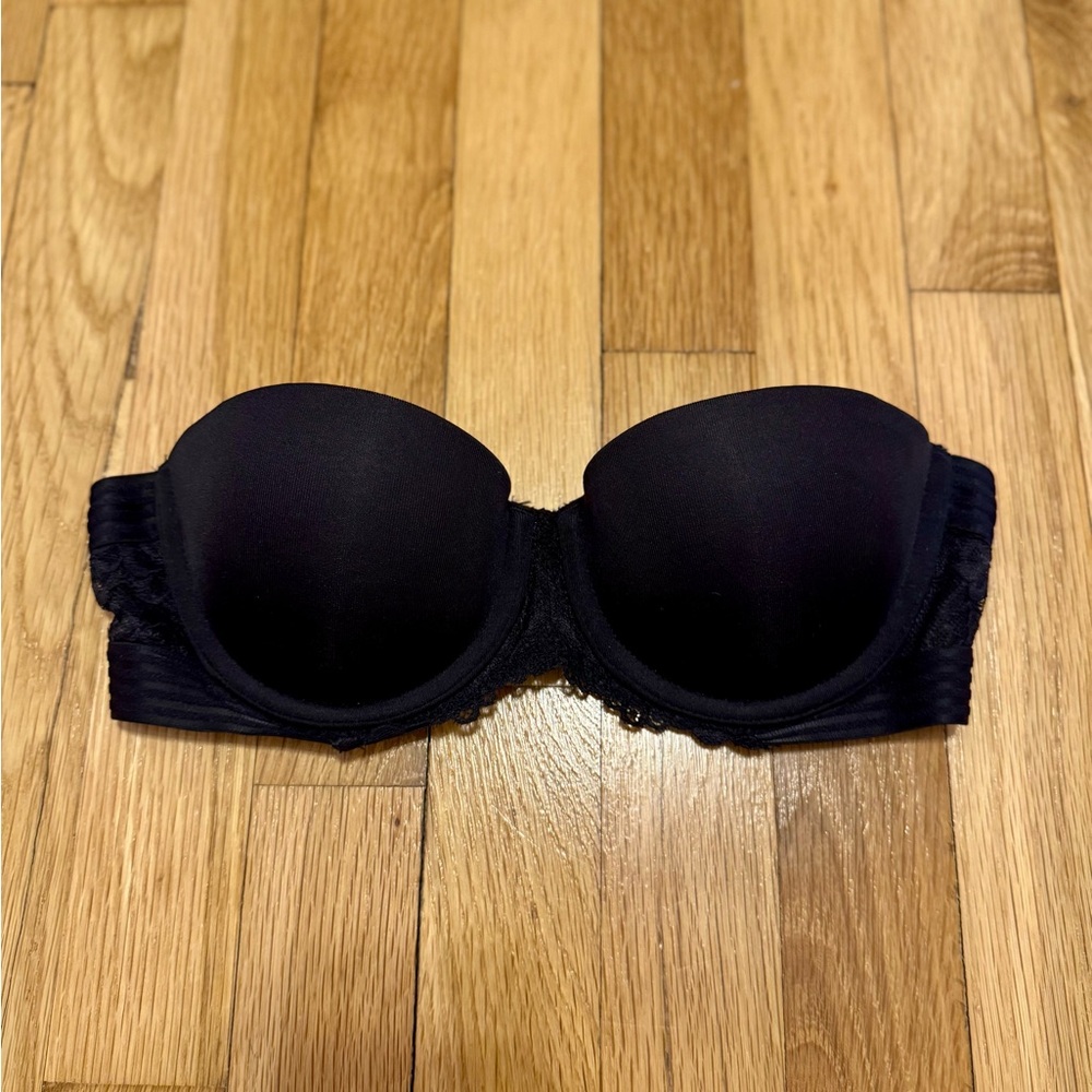 {Maidenform} Black strapless push-up bra size 34A.